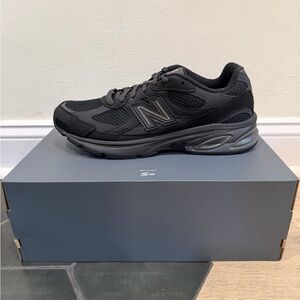 New Balance Men's Black Sneakers
